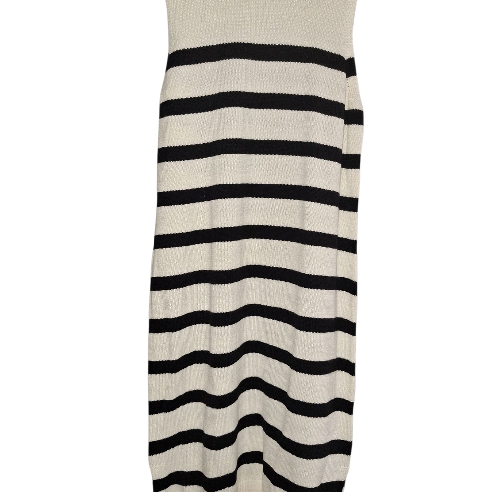 Winter Chic: Sonoma Sleeveless Sweater Dress - Picture 3 of 3